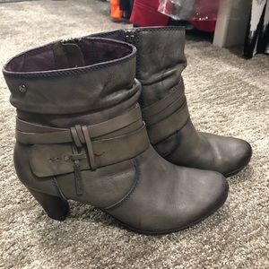 Pikolinos grey bootie, size 40.